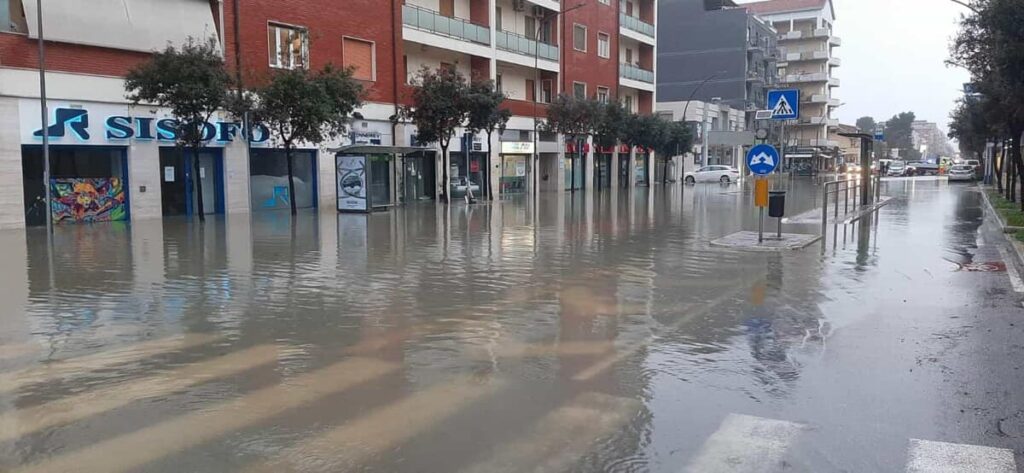 Come un asilo sui Colli allaga i negozi in viale Marconi