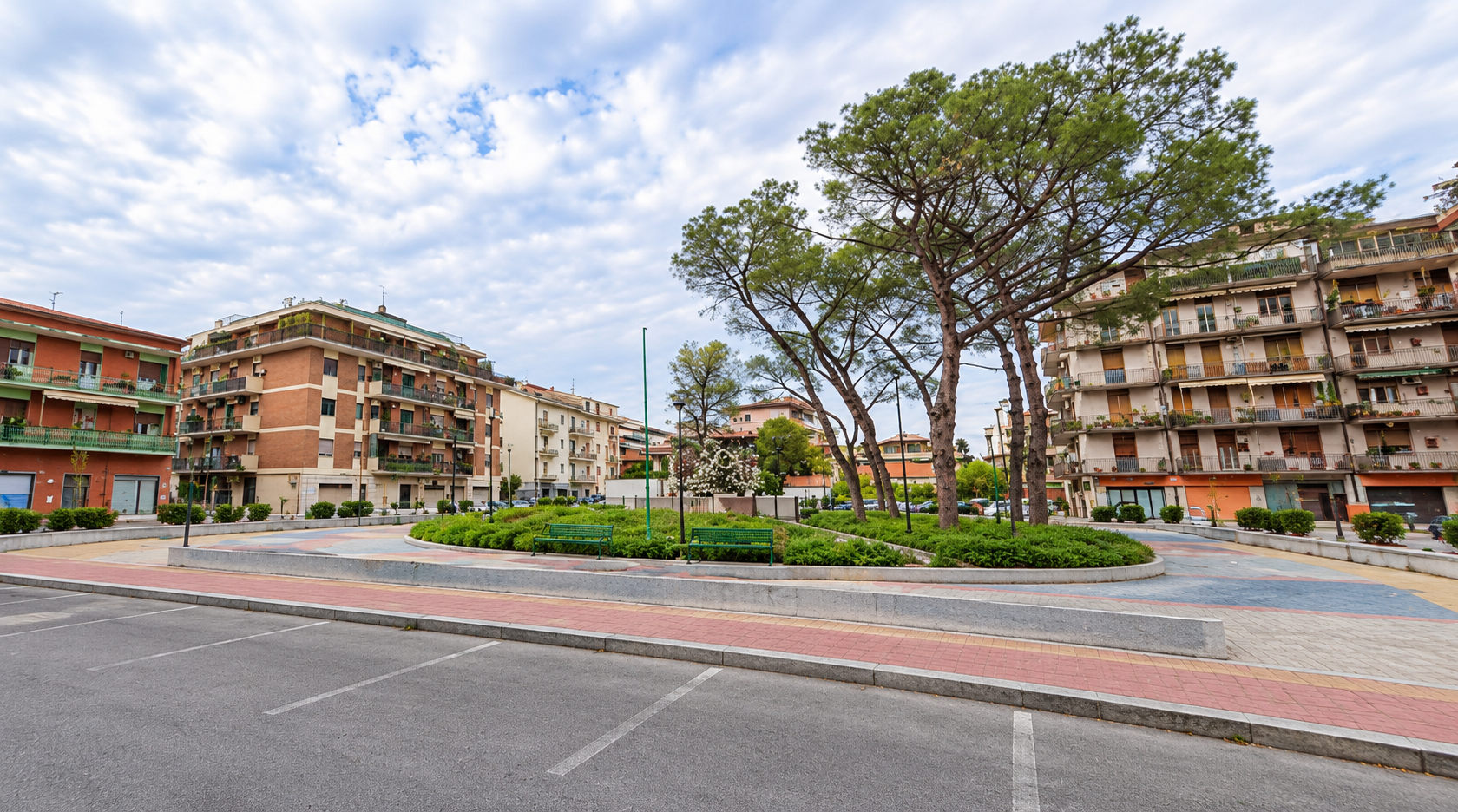 Piazza Salvo D’Acquisto: pini abbattuti e mai sostituiti